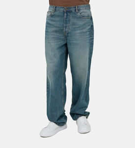 بنطال جينز بقصة مستقيمة