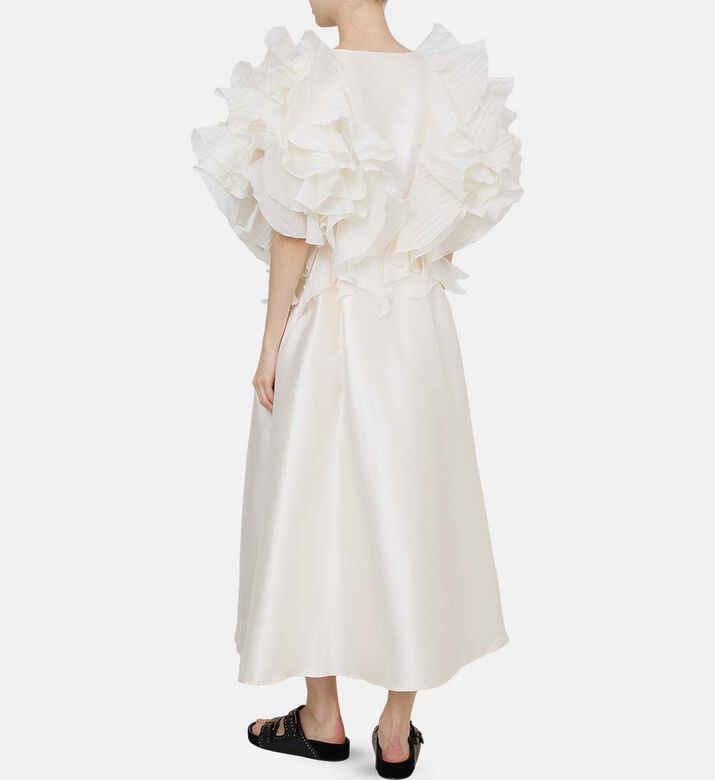 فستان واسع بأكمام مكشكشة