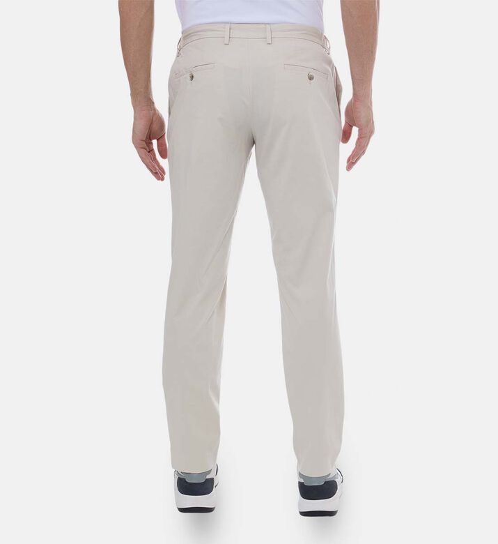 بنطال بخصر مطاطي وأرجل تضيق نحو الأسفل