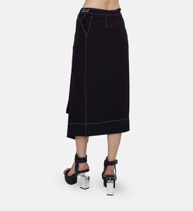 تنورة غير متماثلة متوسطة الطول بزر إغلاق