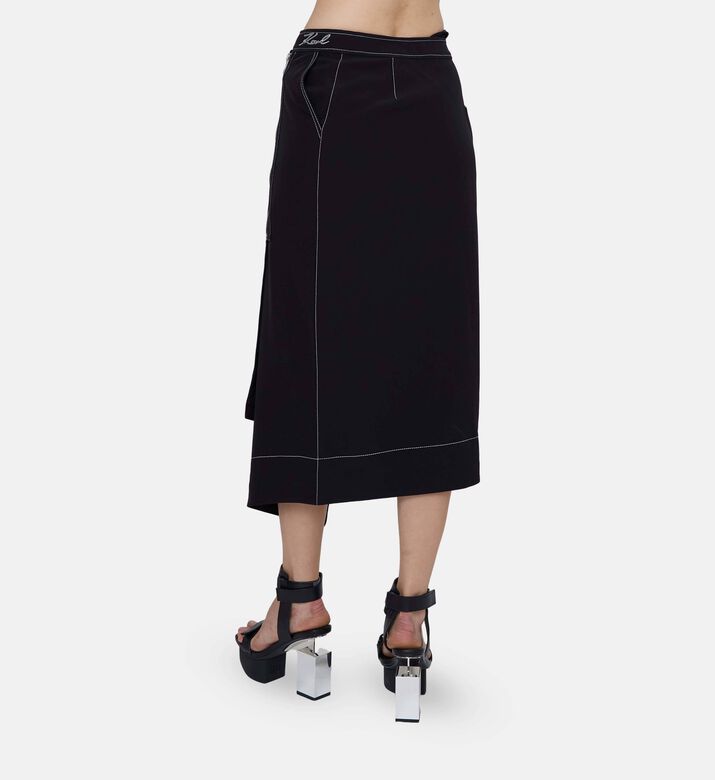 تنورة غير متماثلة متوسطة الطول بزر إغلاق