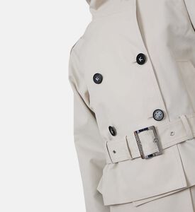 جاكيت بسحّاب بتفاصيل خطوط