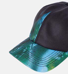 قبعة كلاسيكية الشكل بطبعة شعار