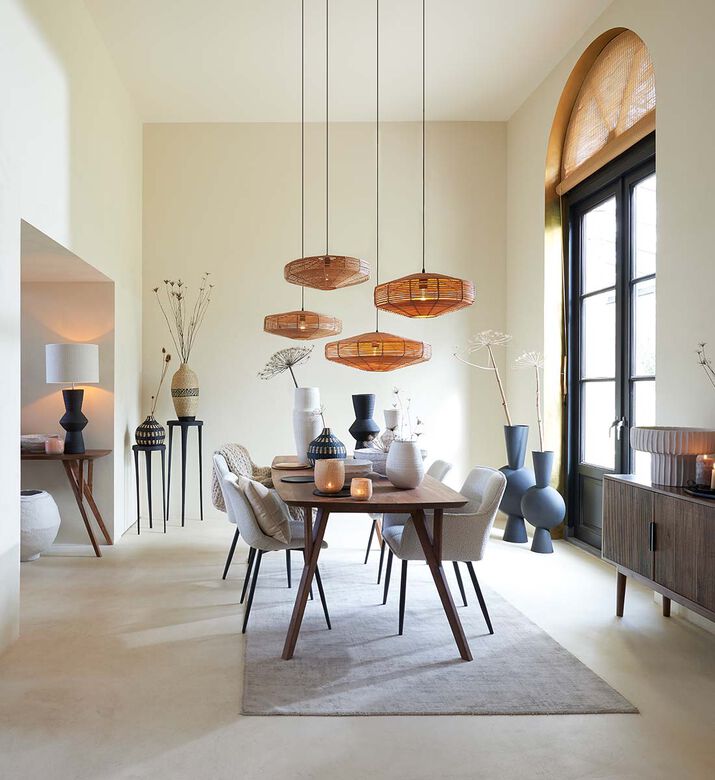 مزهرية سيراميك من أيلا ذات رقبة طويلة