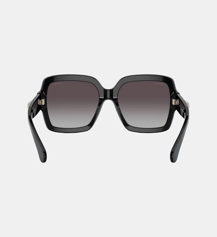 نظارات شمسية بإطار مربع مزينة بسحر