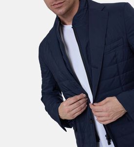 جاكيت مبطّن بأكمام طويلة