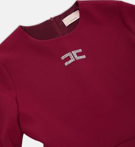 فستان طويل الأكمام مزين بشعار