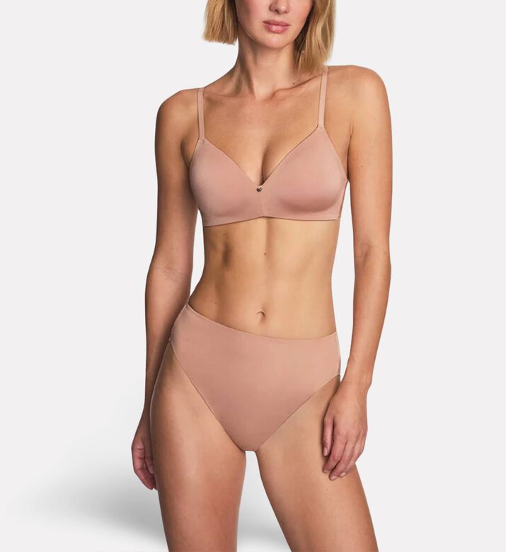 Wacoal Contour Wirefree, Model View