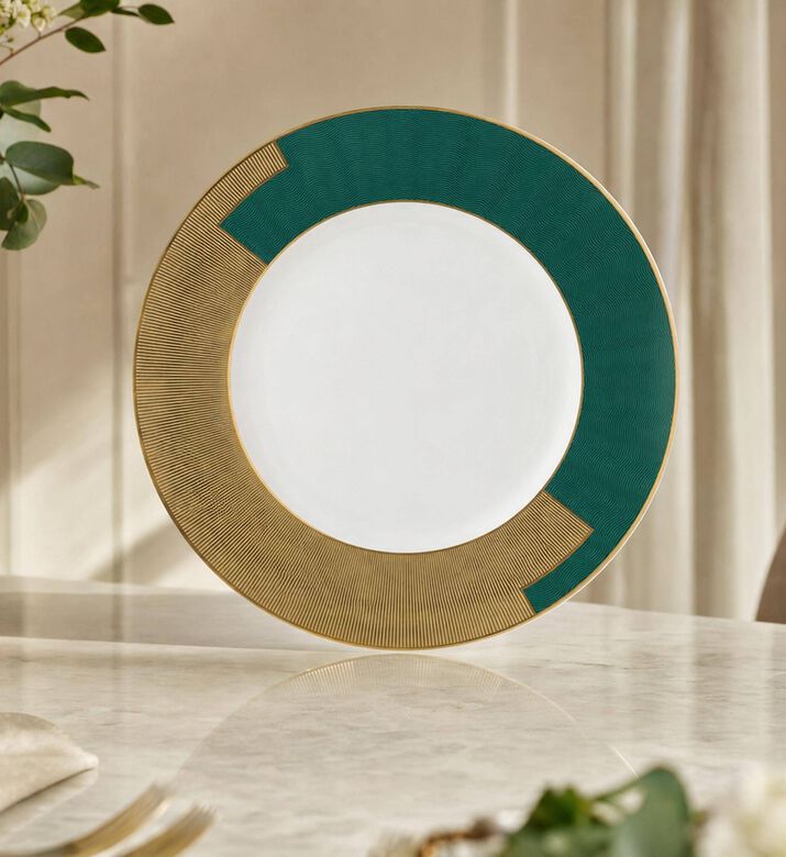 Vista Alegre Emerald Charger Plate, Model View