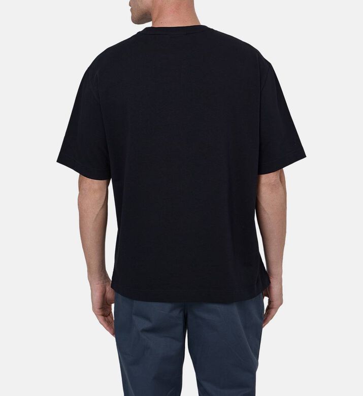 تيشيرت قطن بياقة دائرية بشعار أمامي