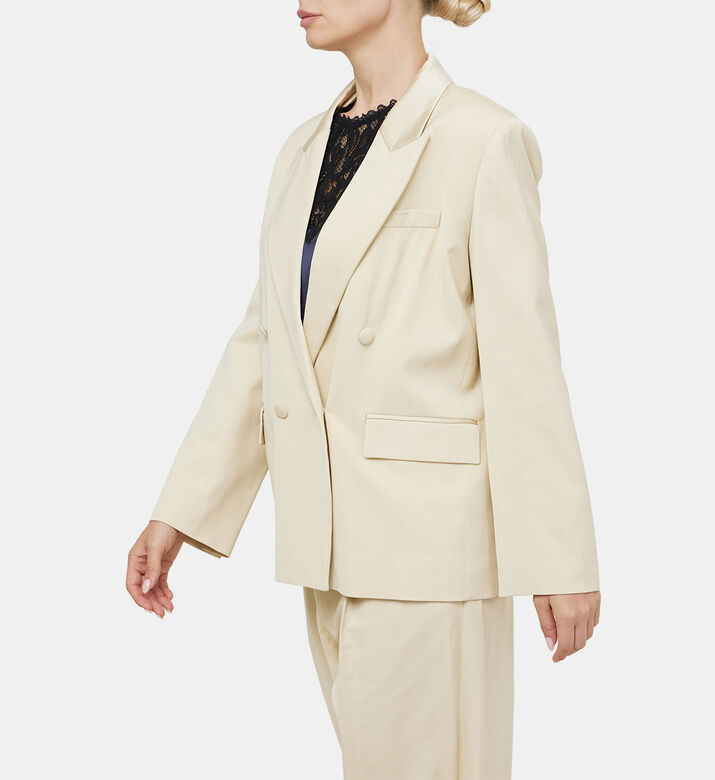 جاكيت توكسيدو غريس بتصميم مزدوج على الصدر