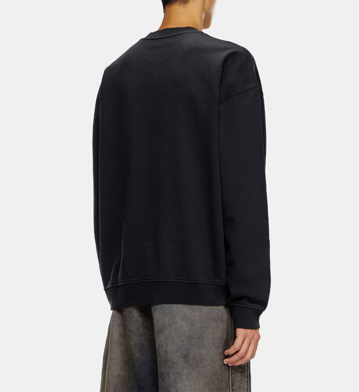 سويت شيرت بشعار العلامة