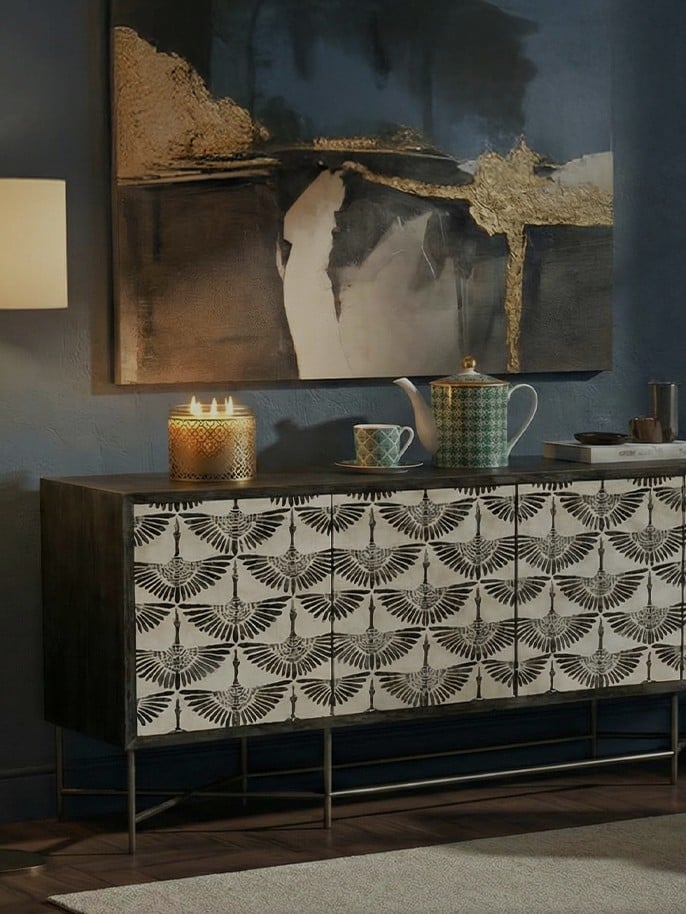 Image of a home decor with arabesque motifs 